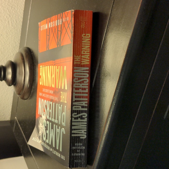 The Warning by James Patterson and Robison Wells in Paperback - Picture 3 of 3